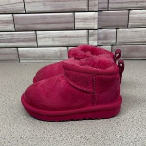 Ugg Boots size 7C needs a light cleaning with suede brush I did not have